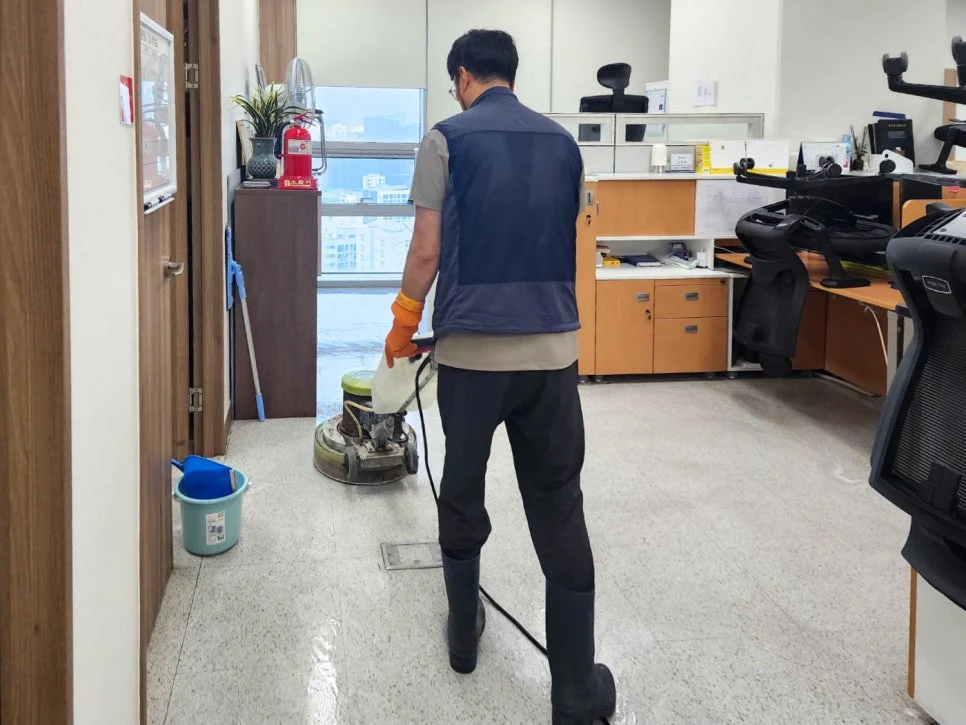 사무실 바닥 코팅 이 글을 보셨다면 돈 버셨습니다