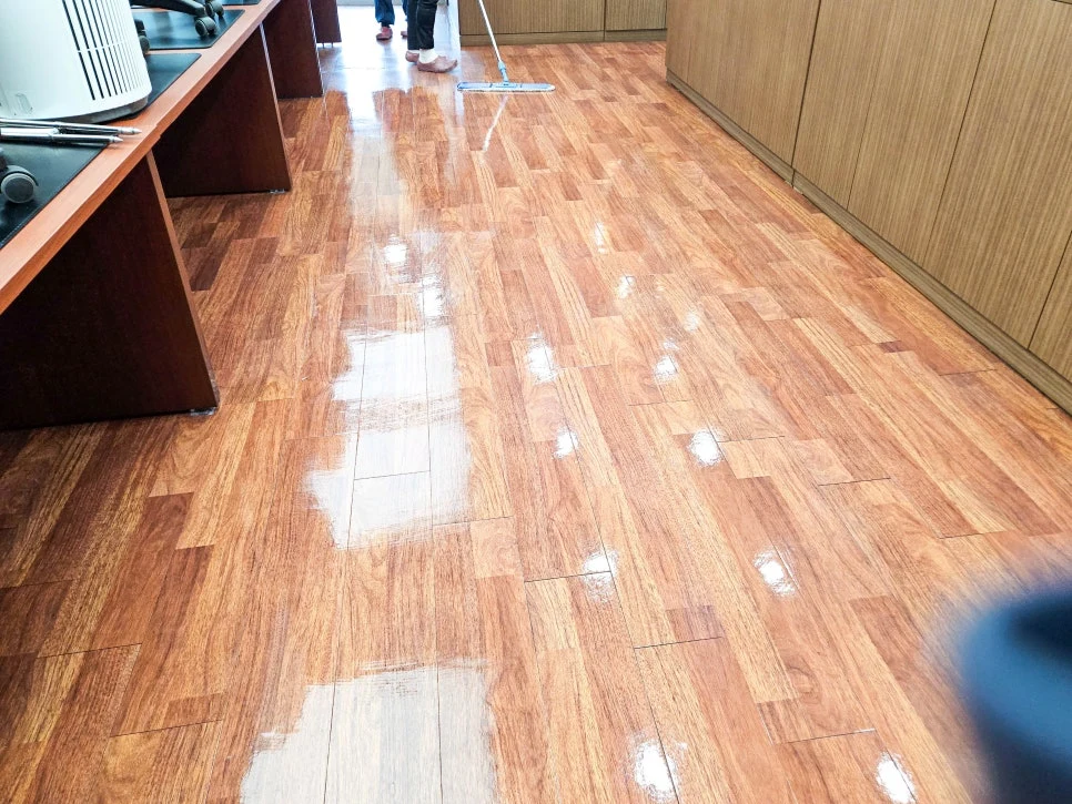 사무실 바닥 코팅 이 글을 보셨다면 돈 버셨습니다