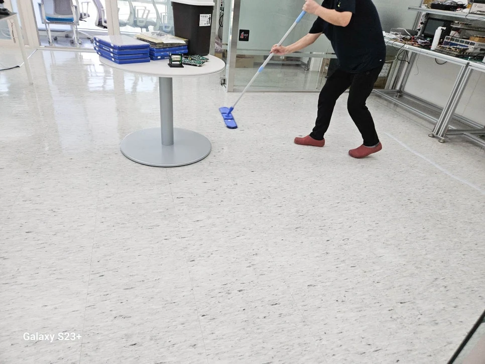 의왕 지식산업센터청소 현장 작업 전경