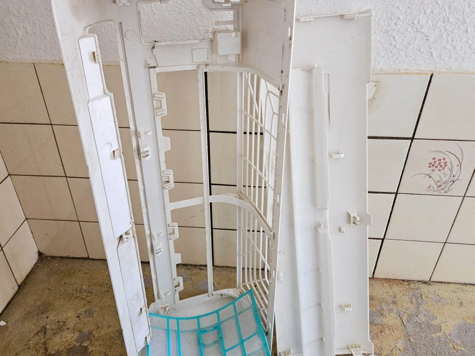 서울 금천구 시스템에어컨청소 - 천장 텍스 마감과 하부 전자기기 철저 보양