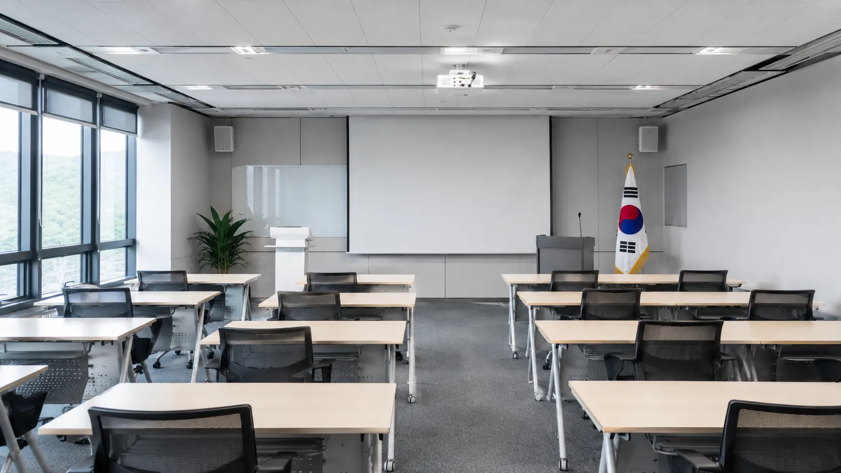 경기 광주 클린룸청소 STEP 02 전용 방진복·장갑 착용 및 장비 1차 제진 반입