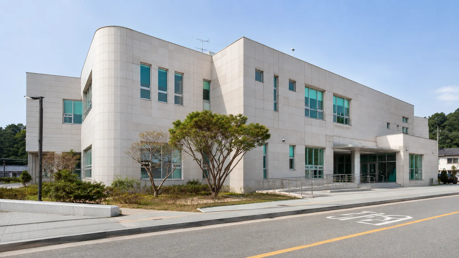 인천 영종도 외벽청소 - 석재·유리·금속패널 재질별 맞춤 약품과 압력 조절