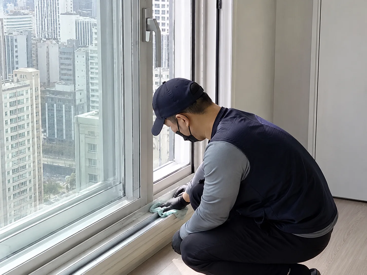 서울 도봉구 준공청소 STEP 02 천장·벽면·수납장 건식 HEPA 분진 흡입
